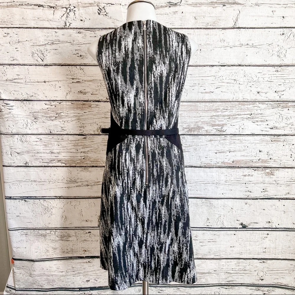 Cache Black & White w/Belt & Waist Accent Sleeveless Dress - Picture 6 of 9